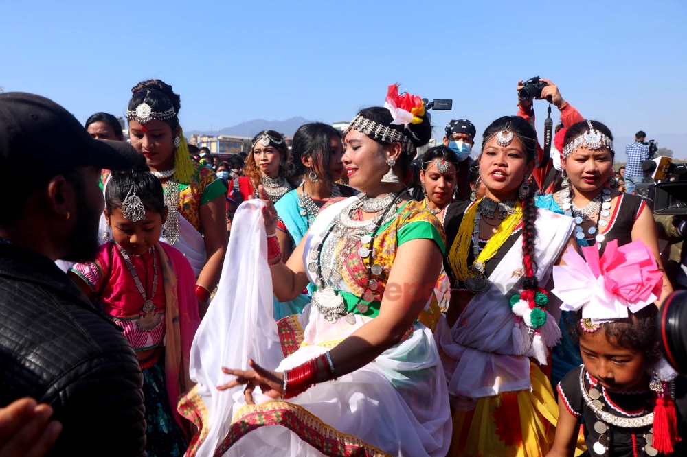 थारु समुदायले यसरी मनाए माघे सङ्क्रान्ति र माघी पर्व (तस्बिरहरु/भिडिओ)