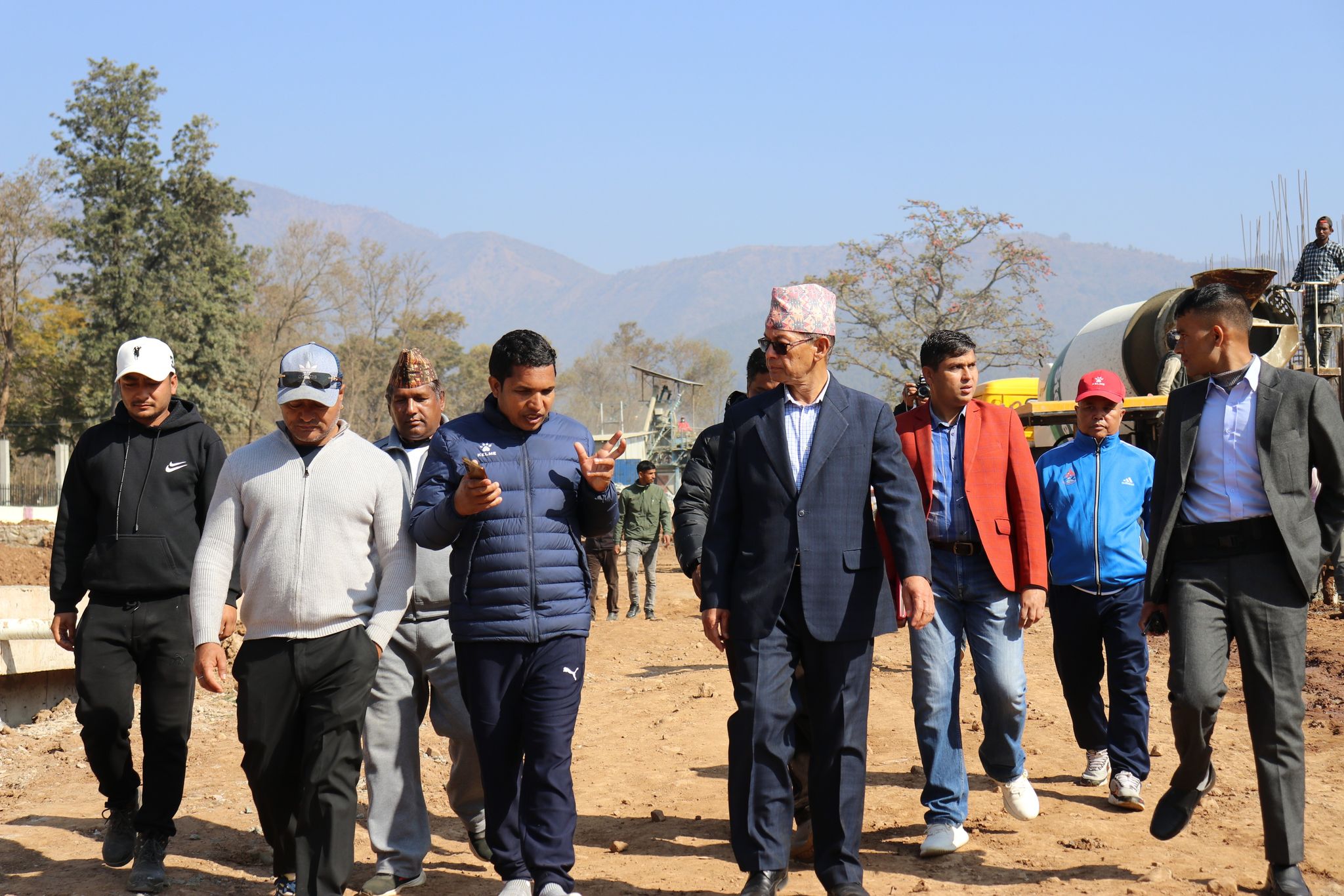 कर्णालीका अर्थमन्त्री शाहद्वारा रंगशालाको अनुगमन