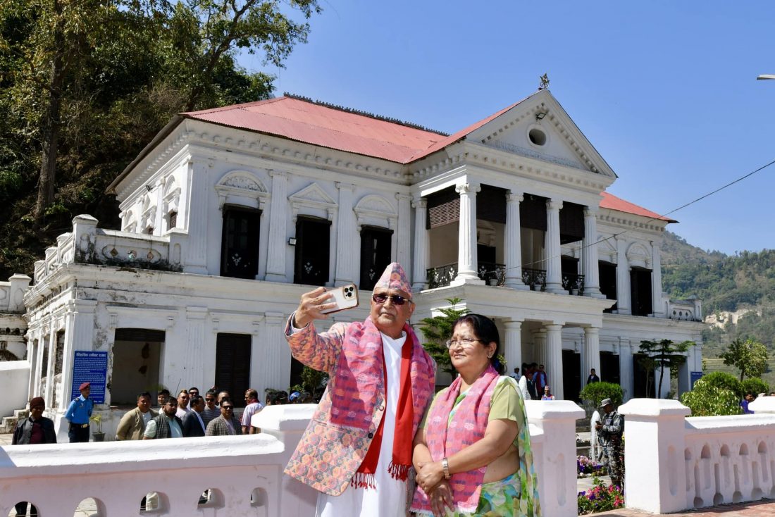 सेल्फी लिँदै ओलीले भने- मृत्युपछि पनि माया अमर रहन्छ भन्ने अनुपम नमूना ‘तेजरानी महल’