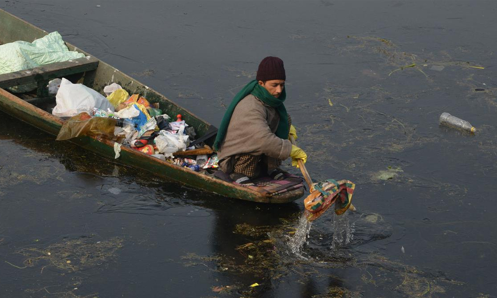 वातावरण संरक्षणमा नौलो प्रयोग: प्लास्टिक दिनुहोस्, सुन लिनुहोस्