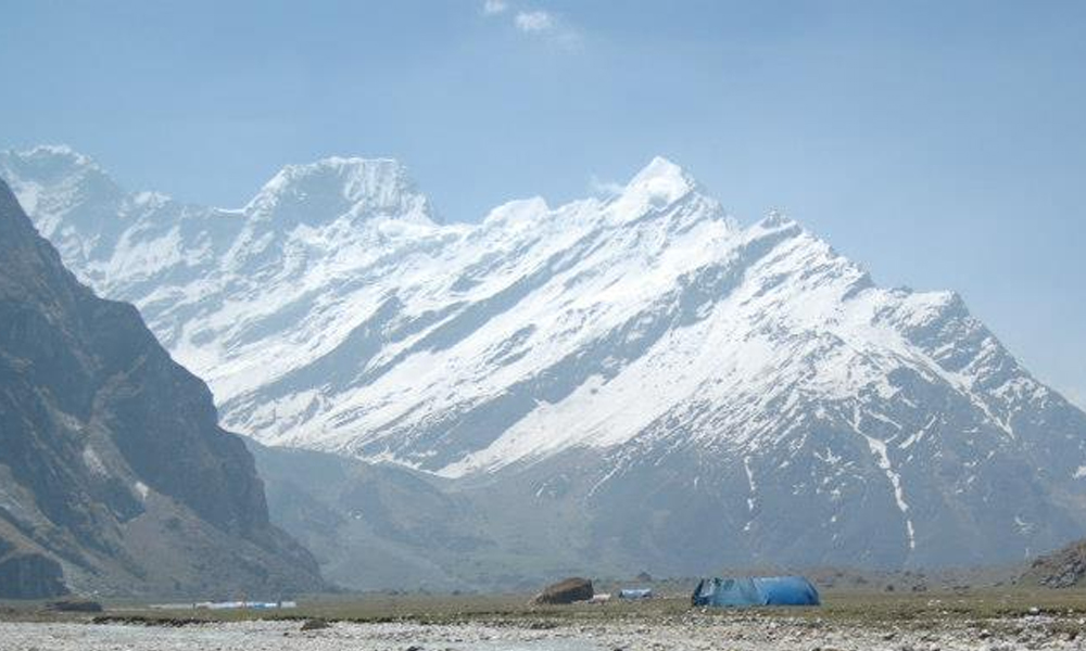 दार्चुलाको ब्याँसमा हिम पहिरो, यार्सागुम्बा खोज्न गएकाहरू पुरिएको आशङ्का