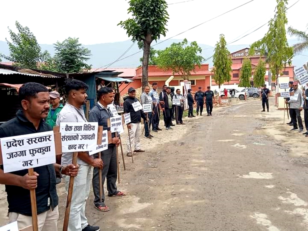 देउखुरीवासीको जग्गा ३२ महिनादेखि रोक्का, स्थानीय आन्दोलित (तस्बिरहरू)